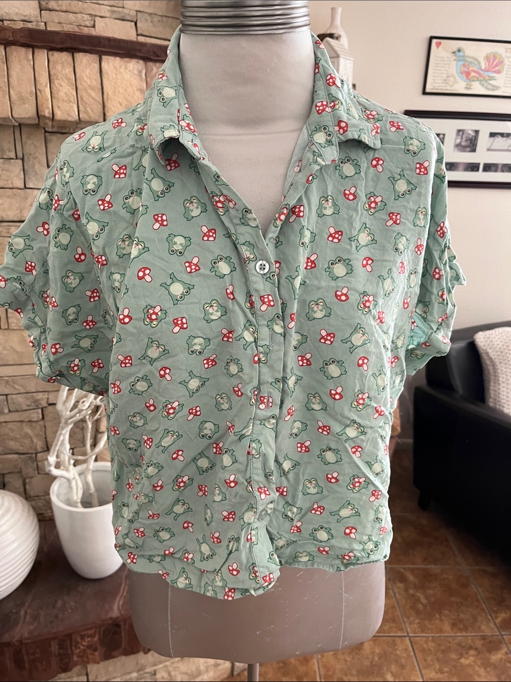 Hot Topic Cropped Frog Mushroom Shirt Size L